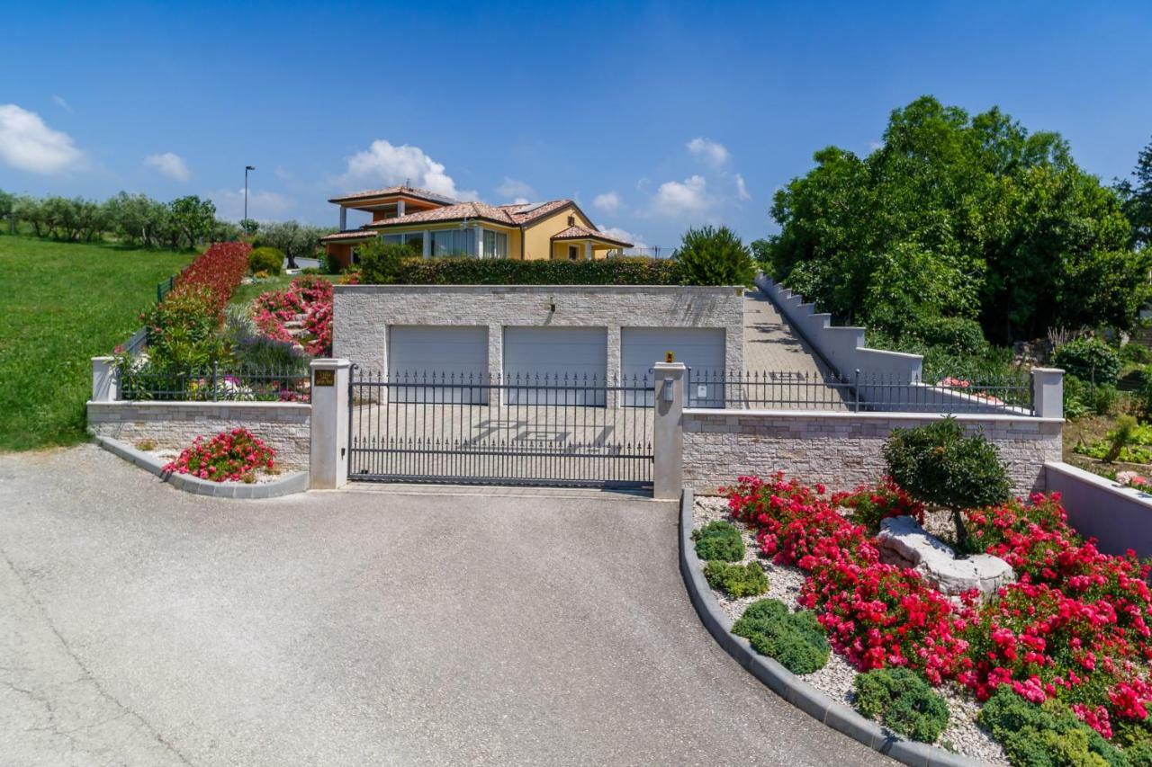 Villa Gioan - Max 18, Private Playground And Sea View Materada Exterior foto