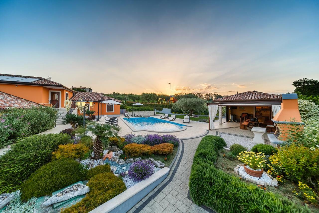 Villa Gioan - Max 18, Private Playground And Sea View Materada Exterior foto