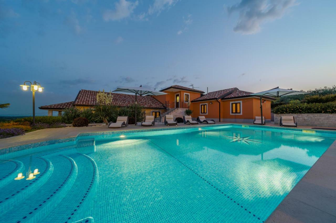 Villa Gioan - Max 18, Private Playground And Sea View Materada Exterior foto